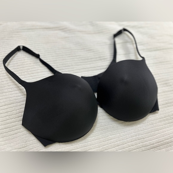 SKIMS Black Seamless T-Shirt Bra with Adjustable Straps - Picture 9 of 9